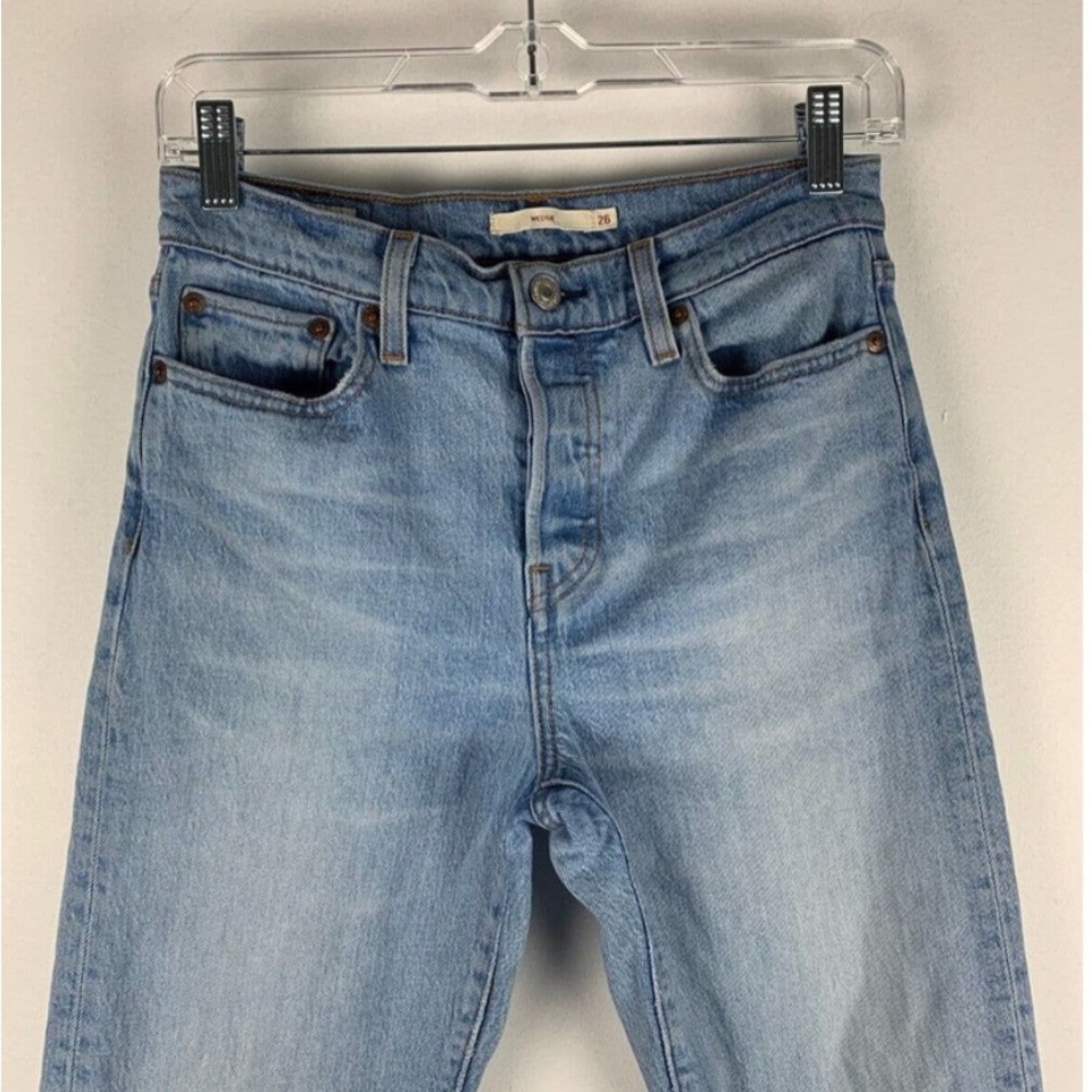 Levi's Women's Wedgie Straight Fit Jeans SIZE 26 High Rise Light Wash Button Fly